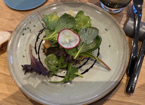 Tarte feuilletée au chèvre chaud et miel